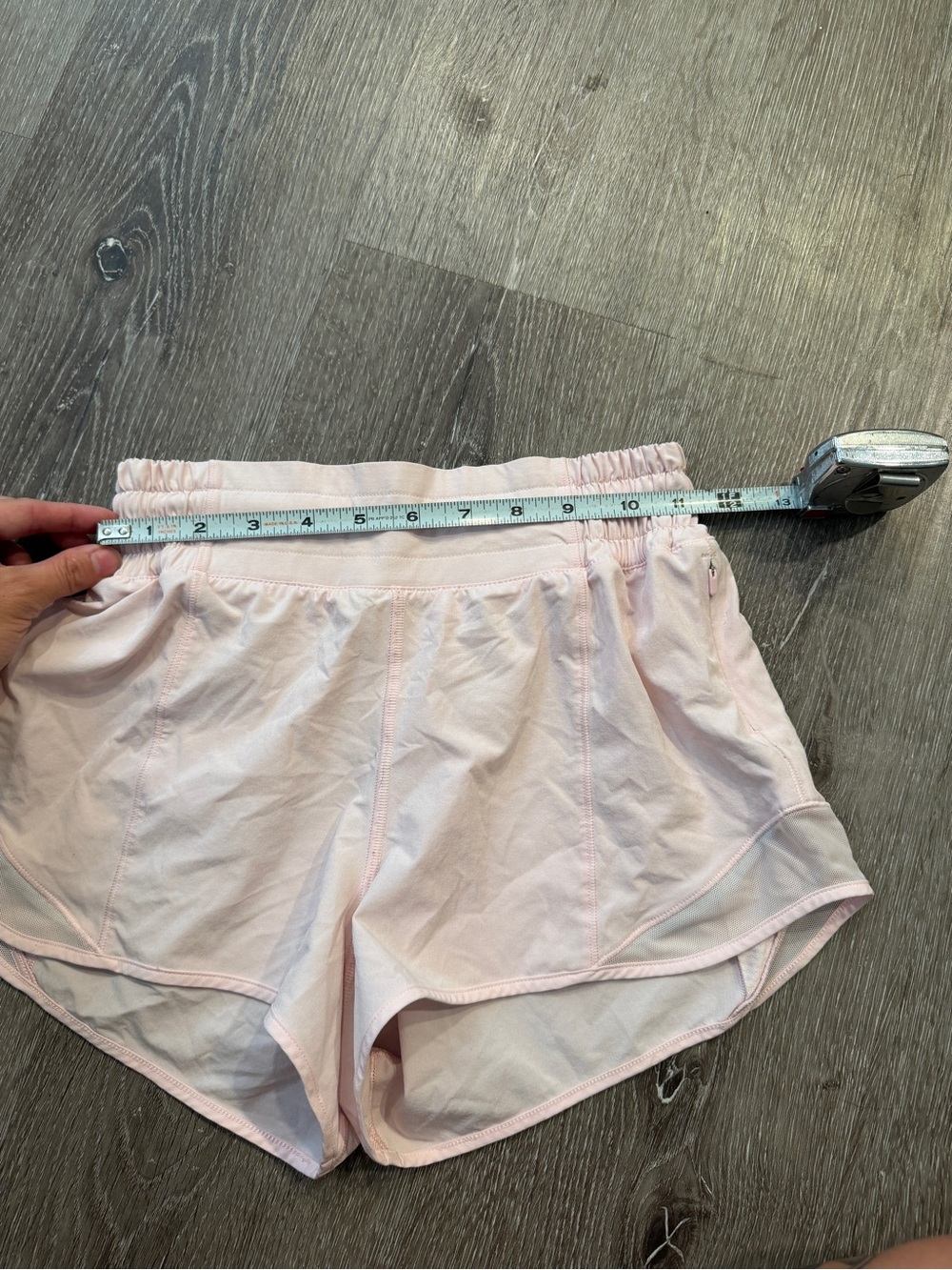 2.5” lululemon athletica Women’s hotty hot Pink Running Shorts - Picture 5 of 10